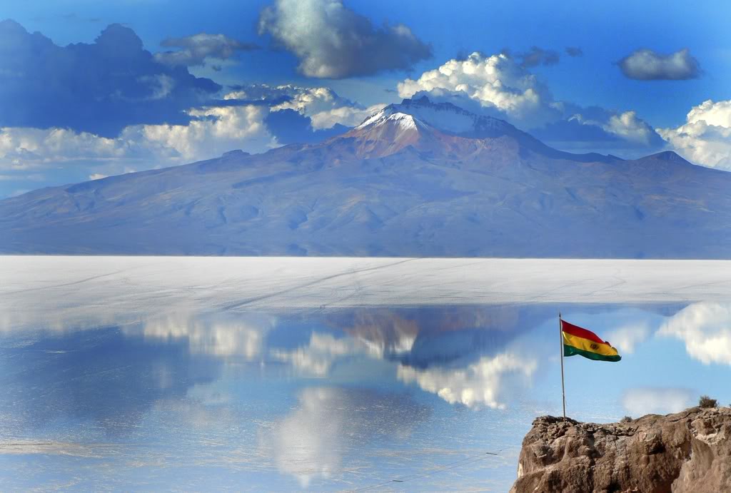 Salar de Uyuni et volcan Tunupa Bolivie