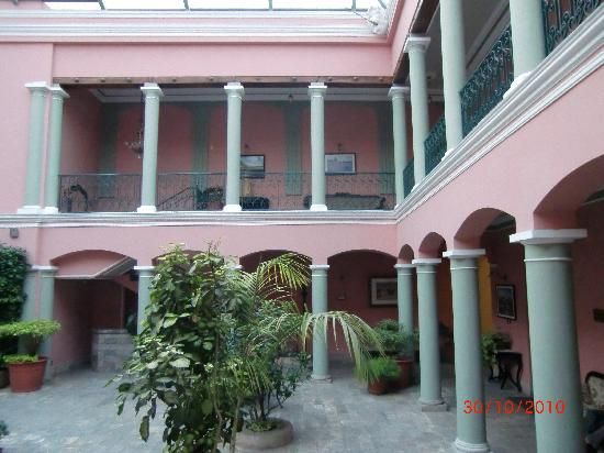 Hôtel Capital Plaza – patio