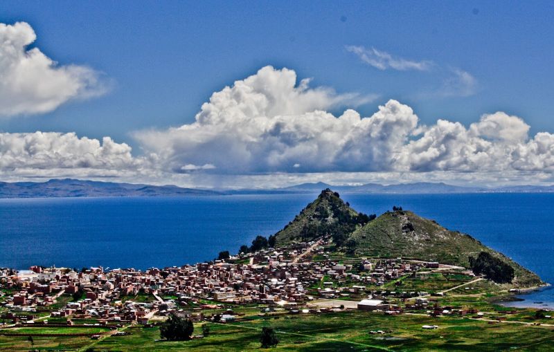 Copacabana et la colline El Calvario