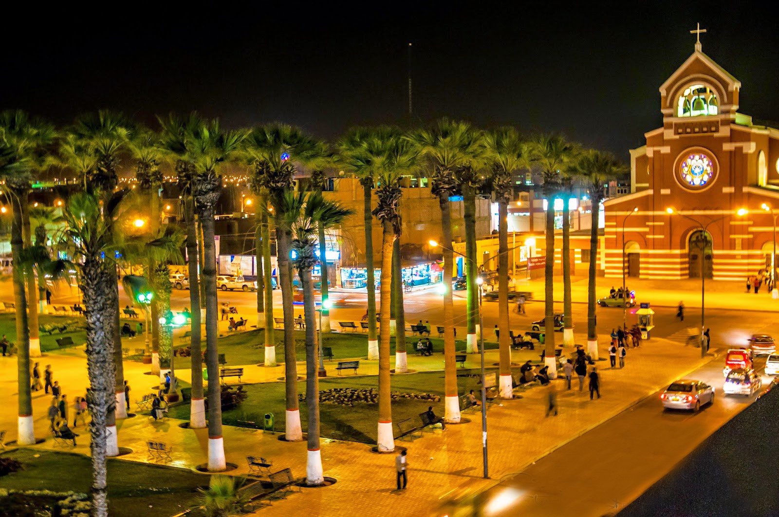 Plaza de Chincha de nuit